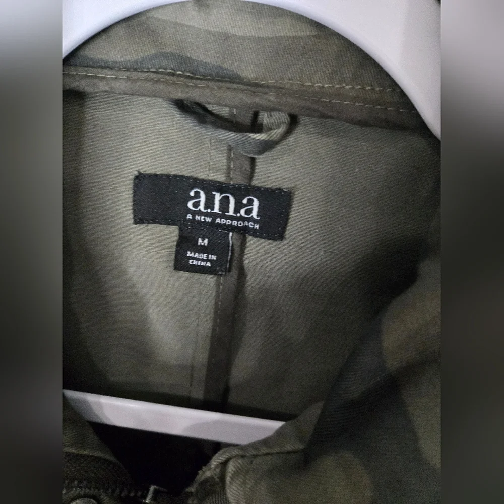 Ana Women's Camouflage Jacket Size Medium - Picture 4 of 4